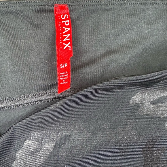 SPANX Camo Black Compression Shimmer Leggings Tights Pants Small - Picture 2 of 9
